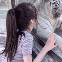 带圆眼镜的女生头像动画(7)