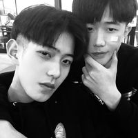 男生戴鸭舌帽头像冬装(6)