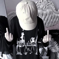 qq头像男生黑白戴帽子低头(4)