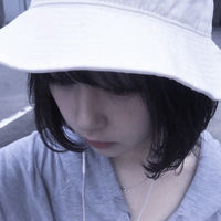 女生拿花侧脸头像(10)