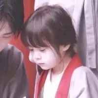 女生咬嘴唇滴血头像(16)