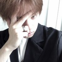 背景是天空的男生头像(13)