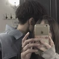情侣头像小女孩抱着小熊睡觉(19)