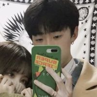 白色衣领 红色毛衣的情侣头像(2)