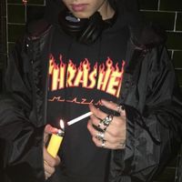 穿黑色衣服的男生背景头像图片(14)
