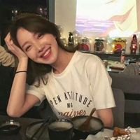 长脸女生中分图片2020女生头像(3)
