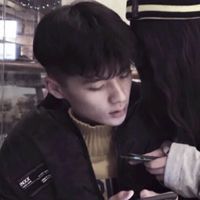 二次元男生文艺头像(4)