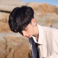 男生手拿烟头像(16)