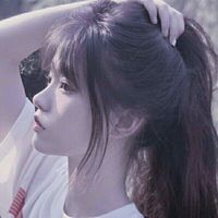 女生测坐地上的头像(17)