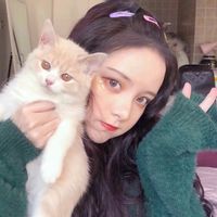 你跟她用着情侣头像