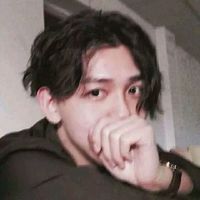 白衣受伤古风男生头像