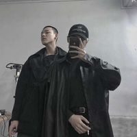 低头哭的男生头像