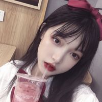 头像女生挡着嘴巴(19)
