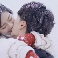 两张情侣专用头像动作