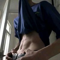 男生坐火车看窗外的头像(11)
