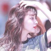戴眼镜比不戴眼镜好看的女生头像女生(4)