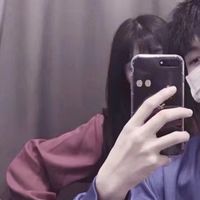情侣棕色毛衣捂嘴头像(12)