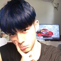 手捧猪的男生头像(13)