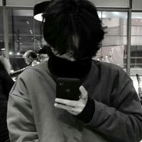qq头像男生背影立中指的(16)
