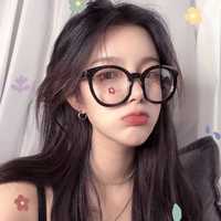 举着纸板的女生头像(5)
