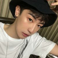 男生头像拿水杯(5)