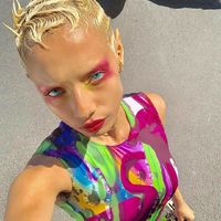 男生拽女生辫子头像欧美(4)