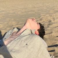 男生掐自己下巴的头像(7)