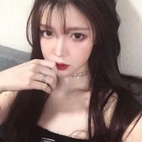 女生头像灰色坐地上(8)