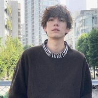 男生手抱猫咪头像(11)