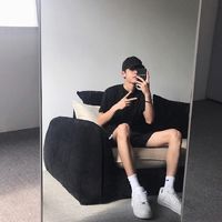 头像坐着侧面男生头像黑白(9)