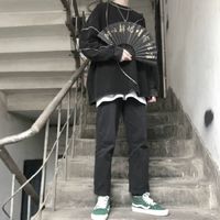 车旁抽烟男生头像(13)