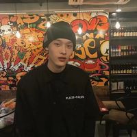 带复古眼镜男生头像(19)