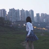 穿背带裤女生头像霸气(9)