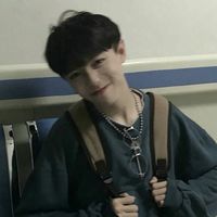 红色系列头像男生高清大图(17)