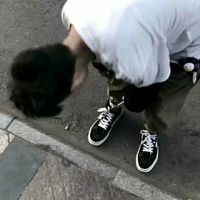 在餐厅的男生头像(7)