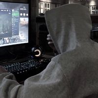 转身 洒脱的男生头像(18)