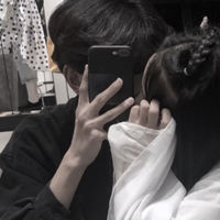 情侣头像一男一女对望(2)
