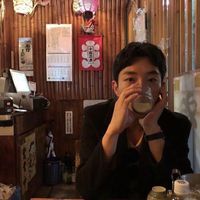 安静忧郁的男生头像侧门