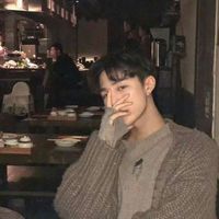 抱玩偶的男生头像(16)