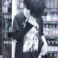抱水晶球的男生头像图片(7)