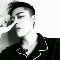 衣服男生帅气头像图片大全集(20)