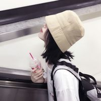 露锁骨肩膀的女生头像(14)