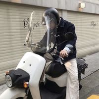 欧美女生摸头微信头像(15)