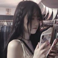 带钢琴的女生头像(13)