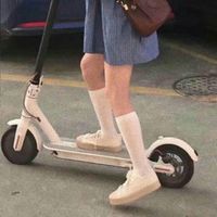 女生侧面带墨镜头像(16)
