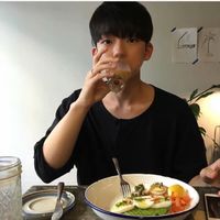 qq头像男生头上戴鹿角(17)