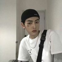 铅笔画简单男生头像图片(7)