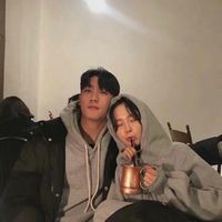一个小女孩牵着一只猪的情侣头像(7)