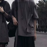 男生拿手机头像唯美图片