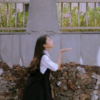 海边情侣头像侧身坐着